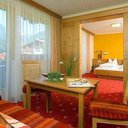 Hotel Maximilian Mayrhofen Rum bild