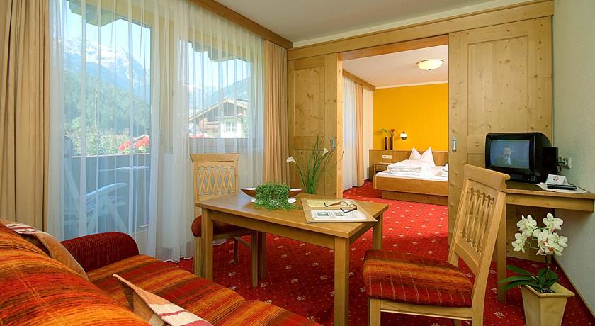 Hotel Maximilian Mayrhofen Rum bild