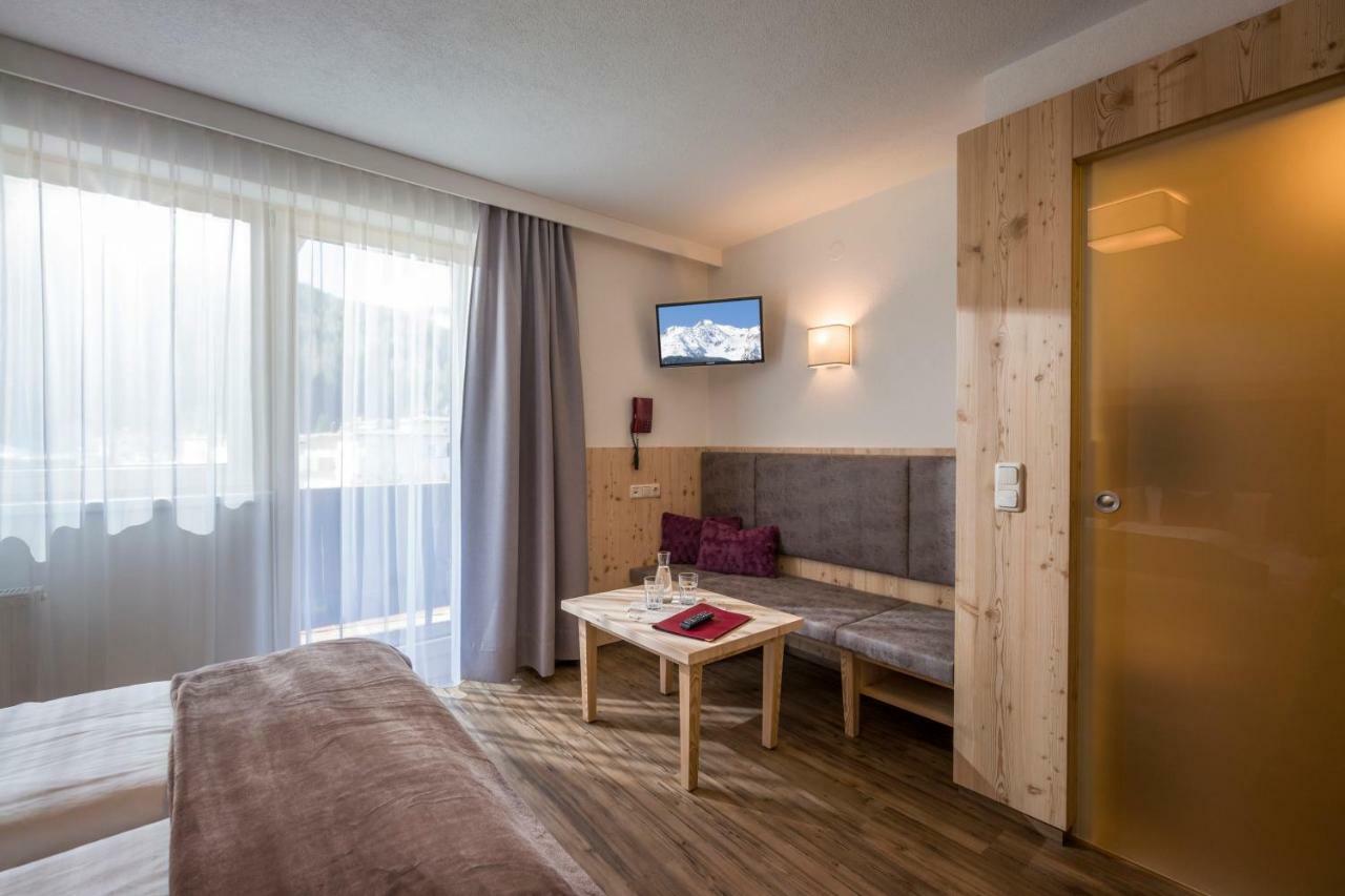 Hotel Maximilian Mayrhofen Exteriör bild