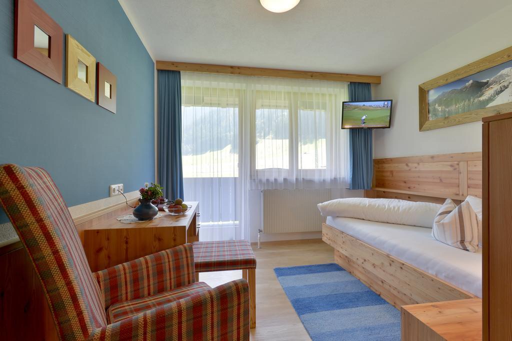 Hotel Maximilian Mayrhofen Rum bild