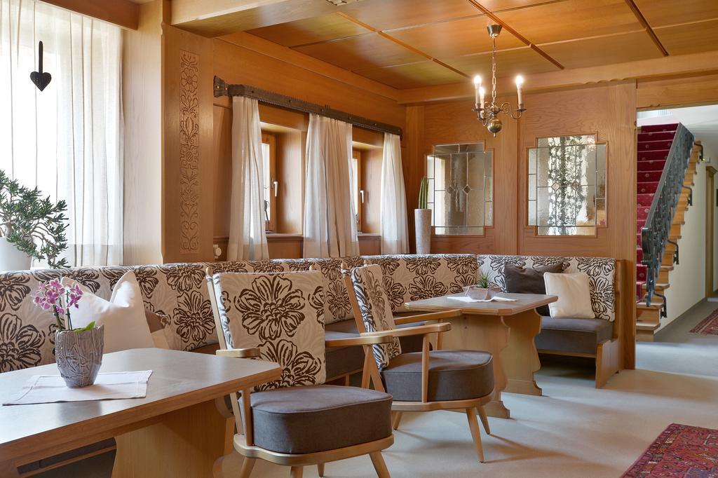 Hotel Maximilian Mayrhofen Rum bild